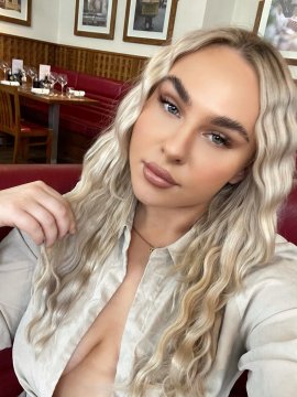 Steph90 from British Columbia,Canada